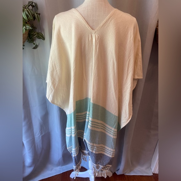 ❌SOLD❌ TRIBE ALIVE PONCHO COVER UP ONE SIZE - Picture 2 of 5